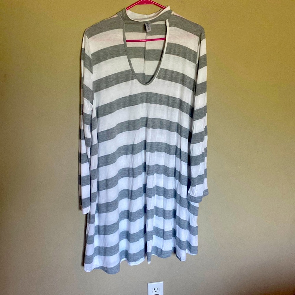 Hot Ginger gray and white tunic 2XL